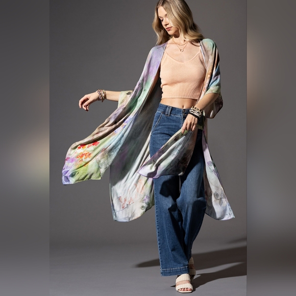 Beautiful Floral Print Kimono - Watercolor Effect Background - Soft & Silky - Picture 7 of 8